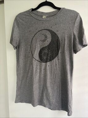 Life Elsewhere Gray Yin Yang Moon Sun Graphic Tee Small